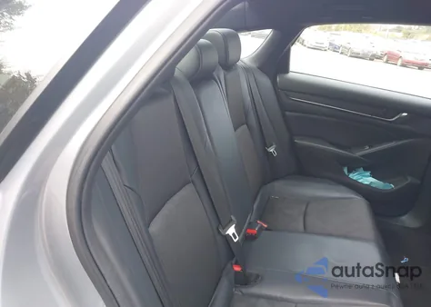 2018 Honda Accord Sport z USA, uszkodzony, nr VIN 1HGCV1F33JA237858